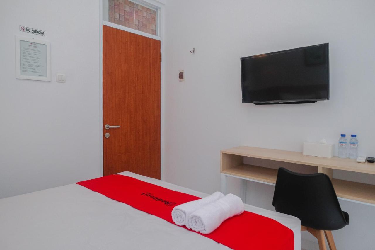 Готель Reddoorz Syariah @ Tlogosari Semarang Alastuwo Екстер'єр фото